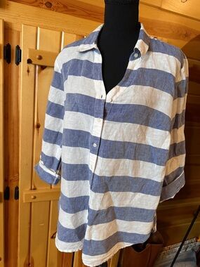 crown & ivy Navy and White Striped Casual Button-Down Shirt in 100 % cotton